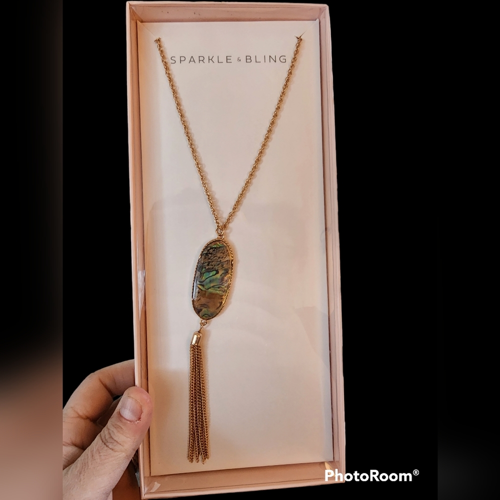 SPARKLE AND BLING Tassel and stone necklace